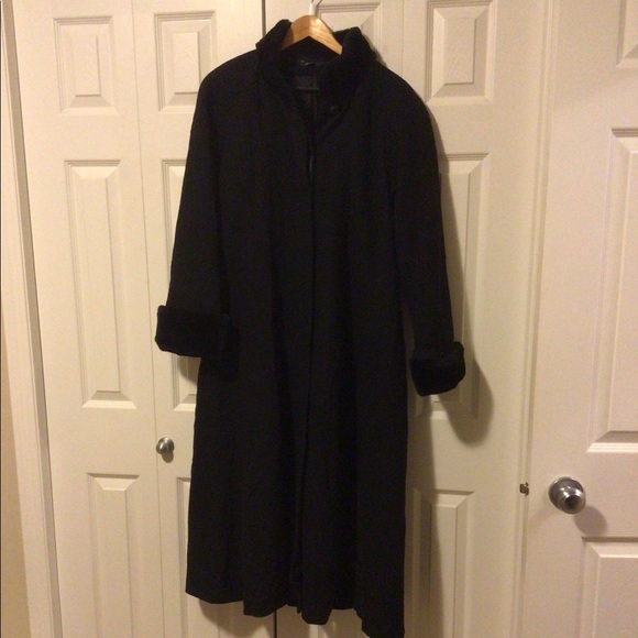 Coat - Picture 1 of 3